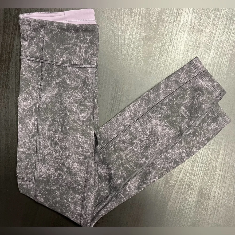 Lululemon Invigorate High-Rise Tight 25" - Sz 4 - Picture 4 of 8